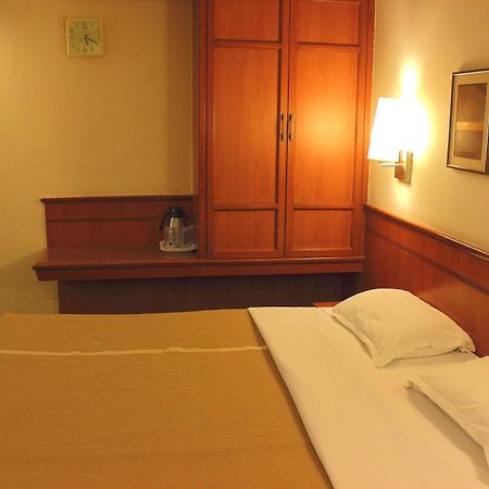 Hotel Skylon Ahmadabad Zewnętrze zdjęcie