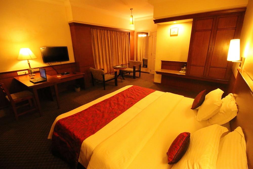 Hotel Skylon Ahmadabad Zewnętrze zdjęcie