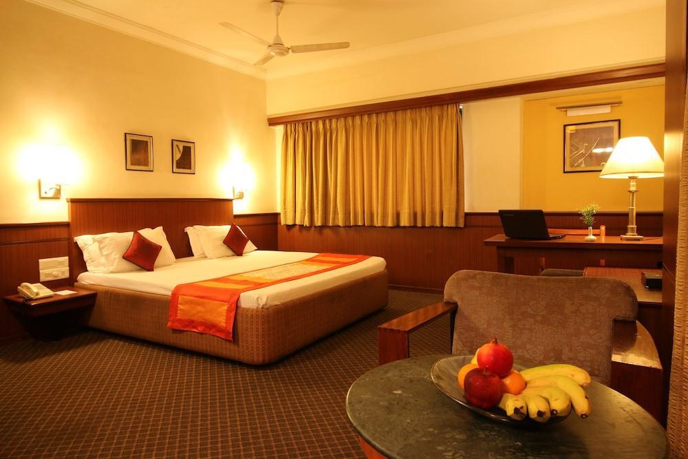 Hotel Skylon Ahmadabad Zewnętrze zdjęcie