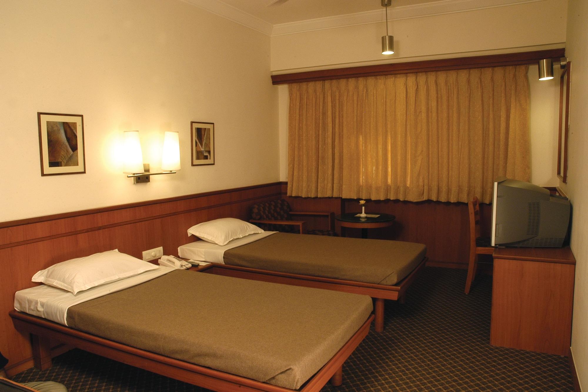 Hotel Skylon Ahmadabad Zewnętrze zdjęcie