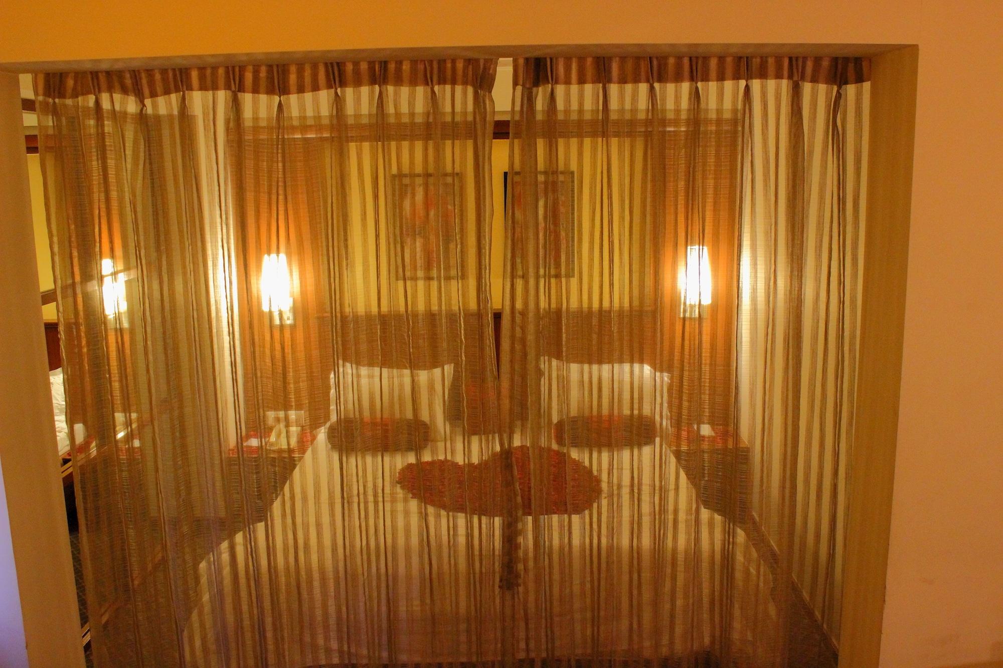 Hotel Skylon Ahmadabad Zewnętrze zdjęcie
