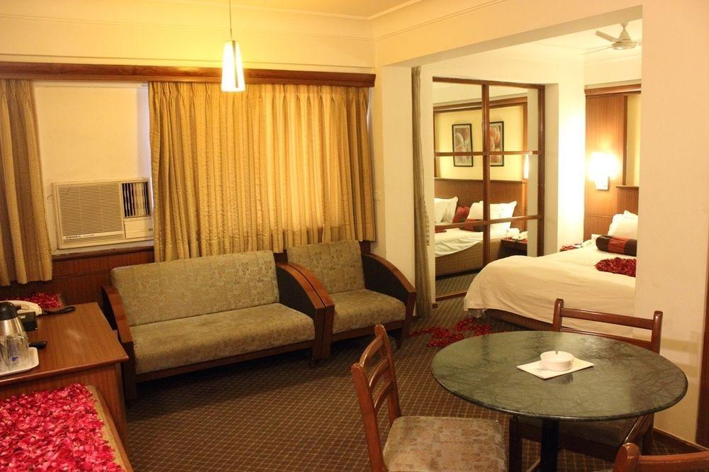 Hotel Skylon Ahmadabad Zewnętrze zdjęcie