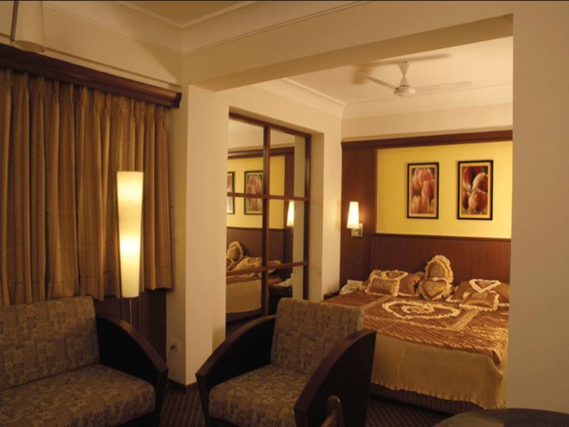Hotel Skylon Ahmadabad Zewnętrze zdjęcie