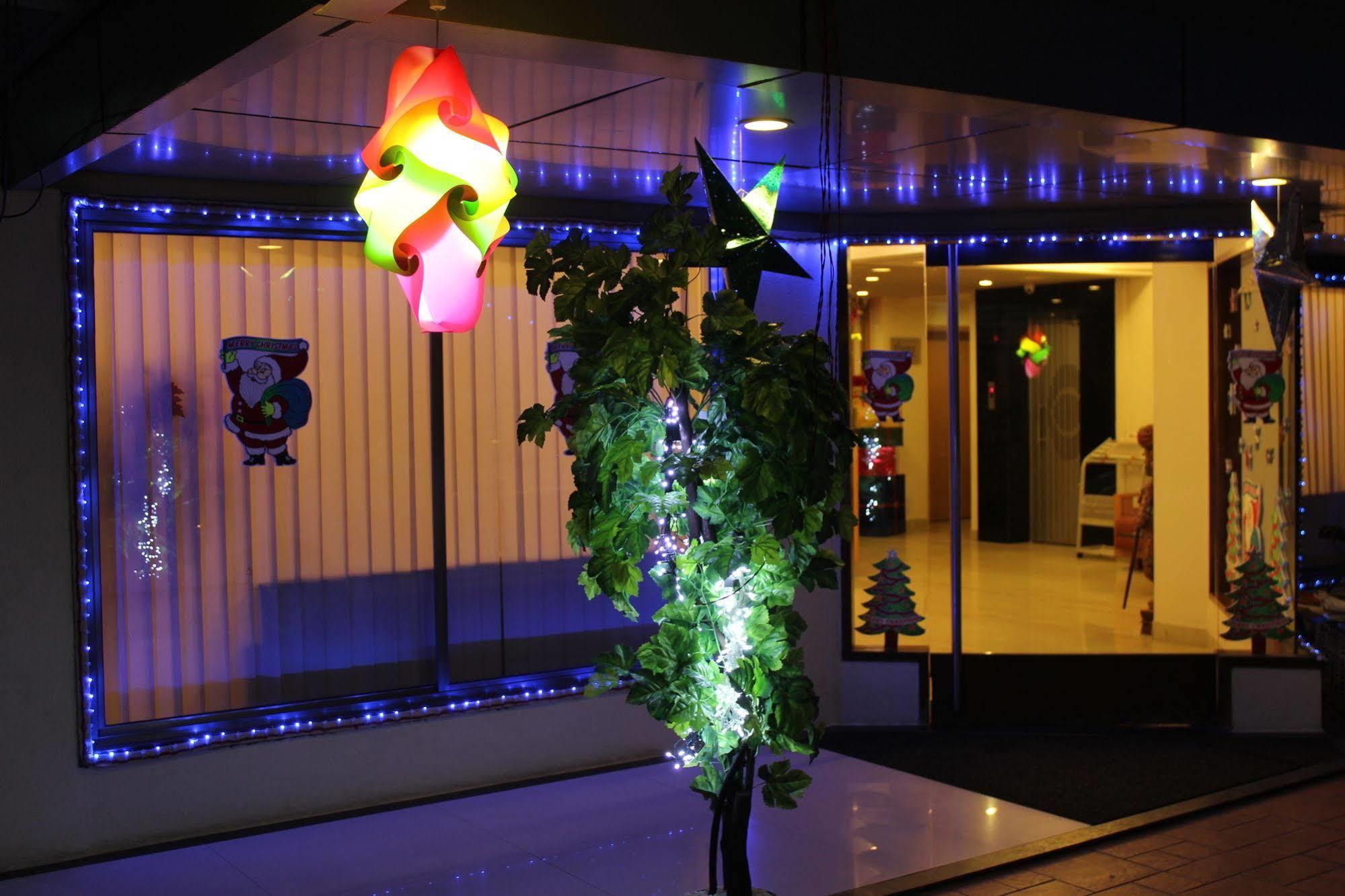 Hotel Skylon Ahmadabad Zewnętrze zdjęcie