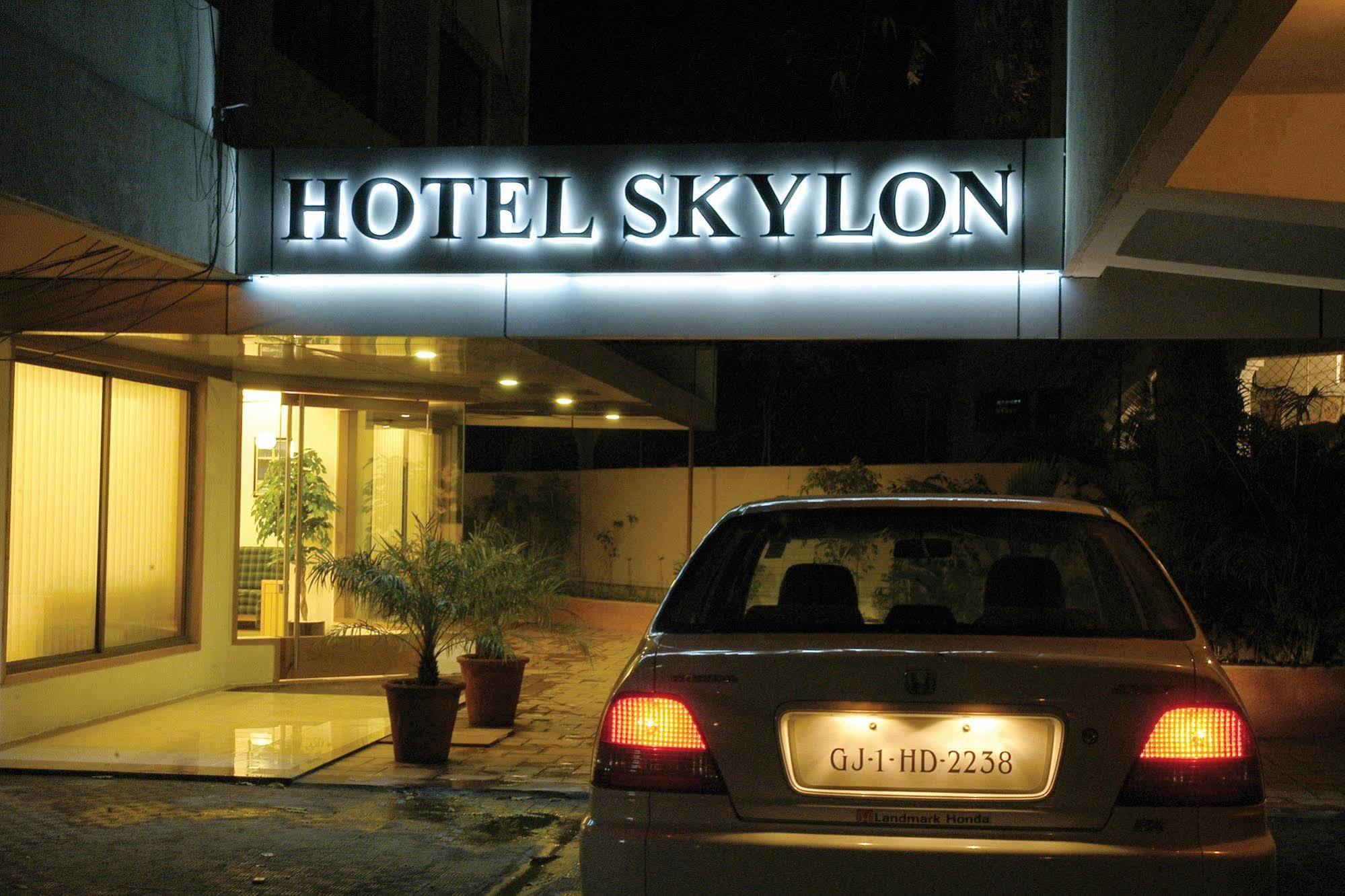 Hotel Skylon Ahmadabad Zewnętrze zdjęcie