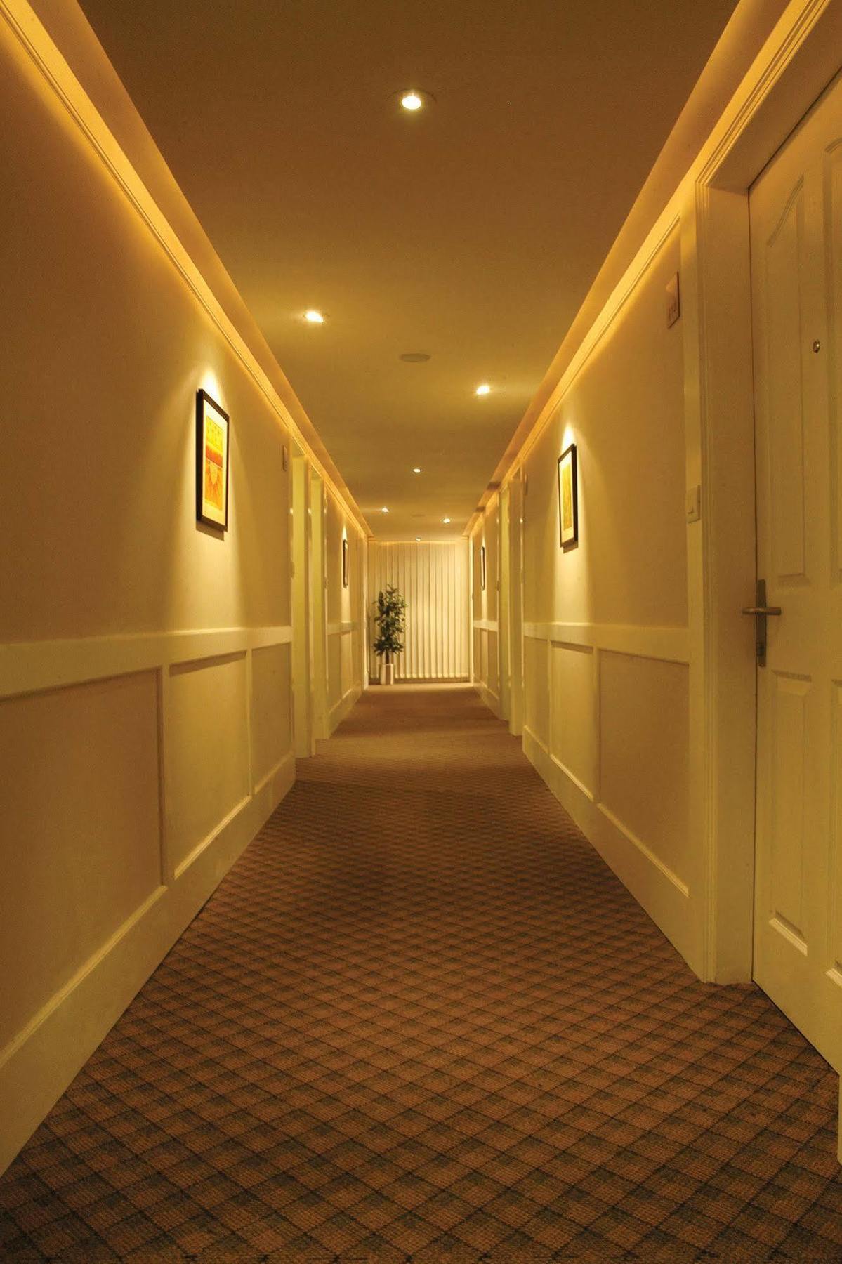 Hotel Skylon Ahmadabad Zewnętrze zdjęcie