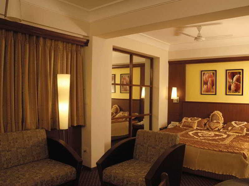 Hotel Skylon Ahmadabad Zewnętrze zdjęcie