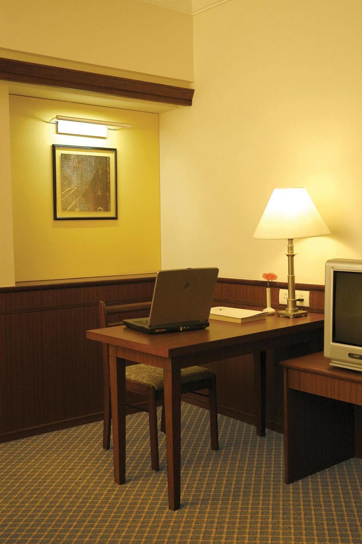 Hotel Skylon Ahmadabad Zewnętrze zdjęcie